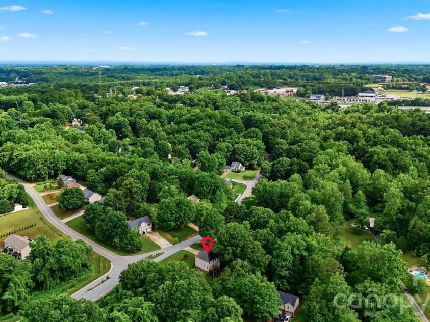 1737 9th Street Place, Hickory, NC 28602.  MLS# CAR4387540, YatesRealty ID 26709. 