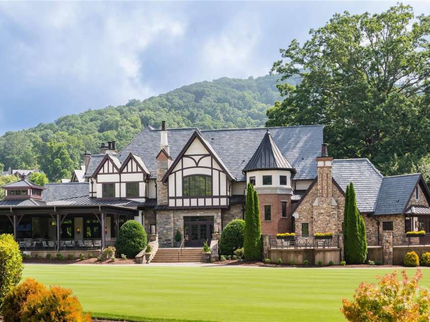 11 Nestlewood Drive, Arden, NC 28704.  MLS# CAR4172363, YatesRealty ID 2671. Community Tavern