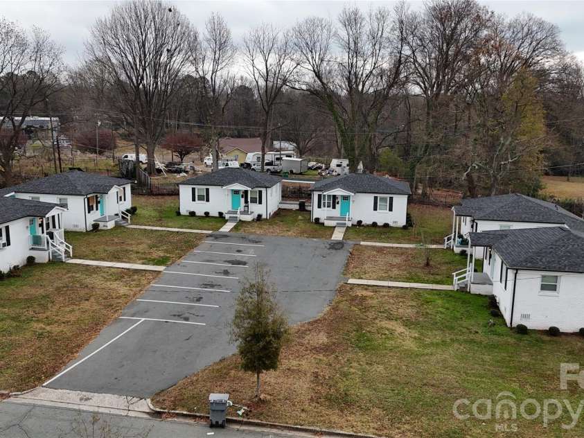 2213 Alma Court, Charlotte, NC 28206.  MLS# CAR4339924, YatesRealty ID 2671. 