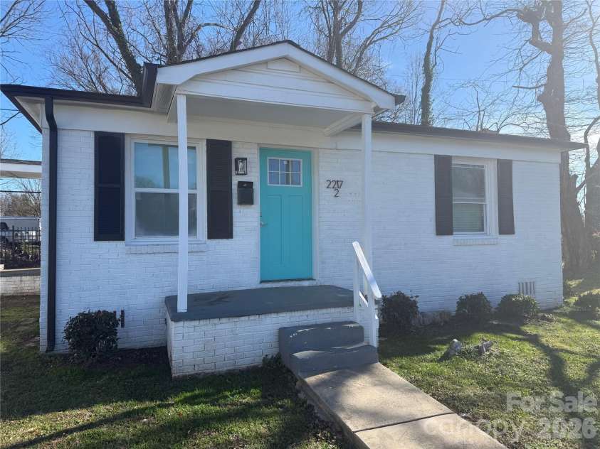 2213 Alma Court, Charlotte, NC 28206.  MLS# CAR4339924, YatesRealty ID 2671. 