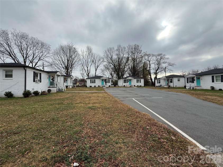 2213 Alma Court, Charlotte, NC 28206.  MLS# CAR4339924, YatesRealty ID 2671. 