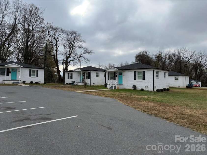 2213 Alma Court, Charlotte, NC 28206.  MLS# CAR4339924, YatesRealty ID 2671. 