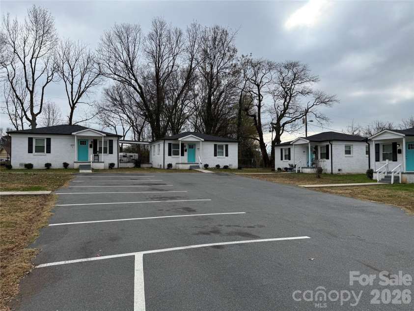 2213 Alma Court, Charlotte, NC 28206.  MLS# CAR4339924, YatesRealty ID 2671. 