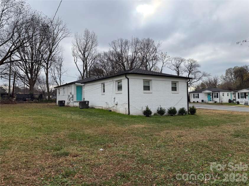 2213 Alma Court, Charlotte, NC 28206.  MLS# CAR4339924, YatesRealty ID 2671. 