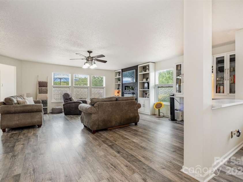 6602 Fawn View Drive, Charlotte, NC 28216.  MLS# CAR4280178, YatesRealty ID 26710. 