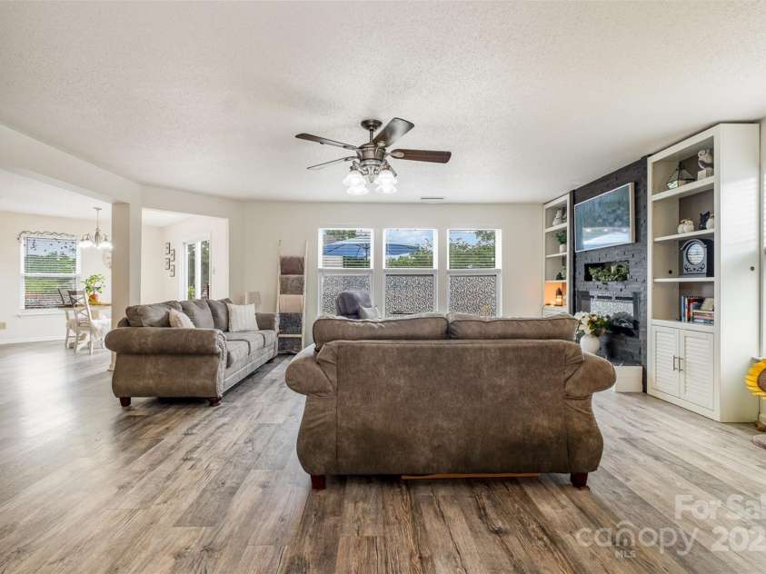 6602 Fawn View Drive, Charlotte, NC 28216.  MLS# CAR4280178, YatesRealty ID 26710. 