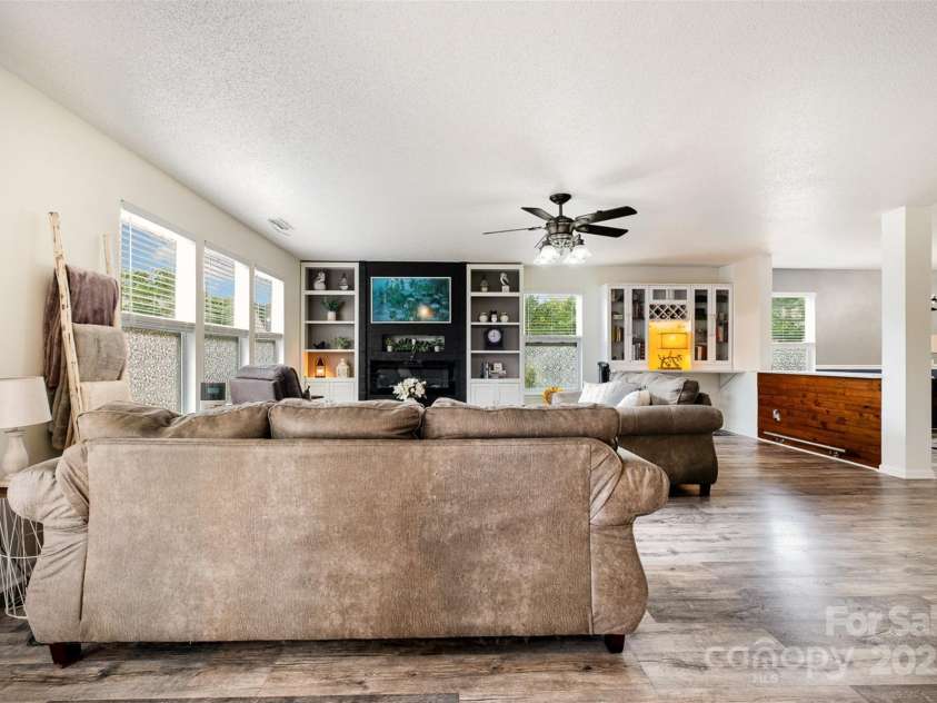 6602 Fawn View Drive, Charlotte, NC 28216.  MLS# CAR4280178, YatesRealty ID 26710. 