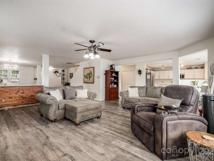 6602 Fawn View Drive, Charlotte, NC 28216.  MLS# CAR4280178, YatesRealty ID 26710. 