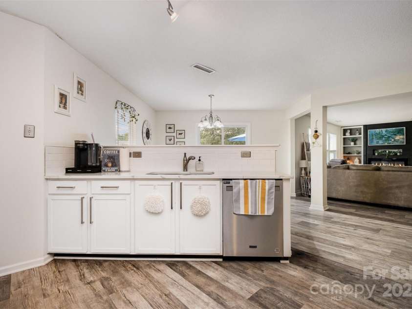 6602 Fawn View Drive, Charlotte, NC 28216.  MLS# CAR4280178, YatesRealty ID 26710. 