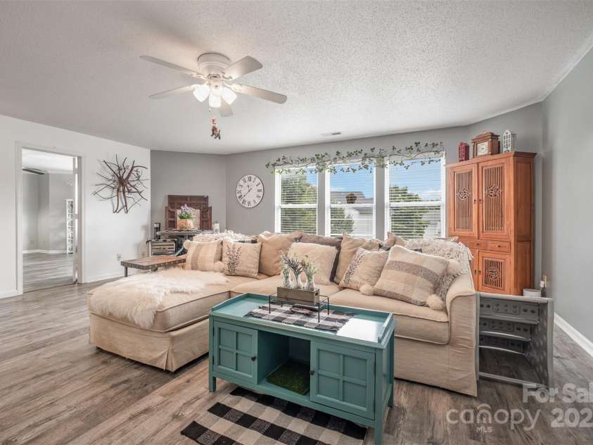 6602 Fawn View Drive, Charlotte, NC 28216.  MLS# CAR4280178, YatesRealty ID 26710. 