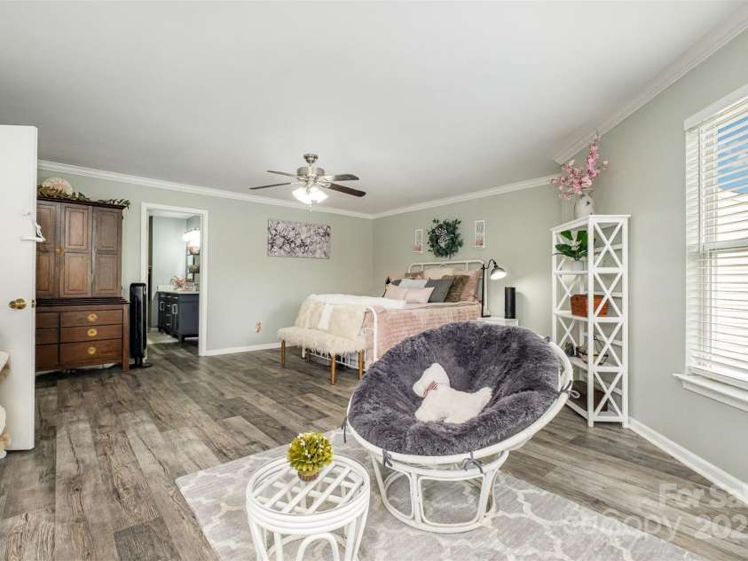 6602 Fawn View Drive, Charlotte, NC 28216.  MLS# CAR4280178, YatesRealty ID 26710. 