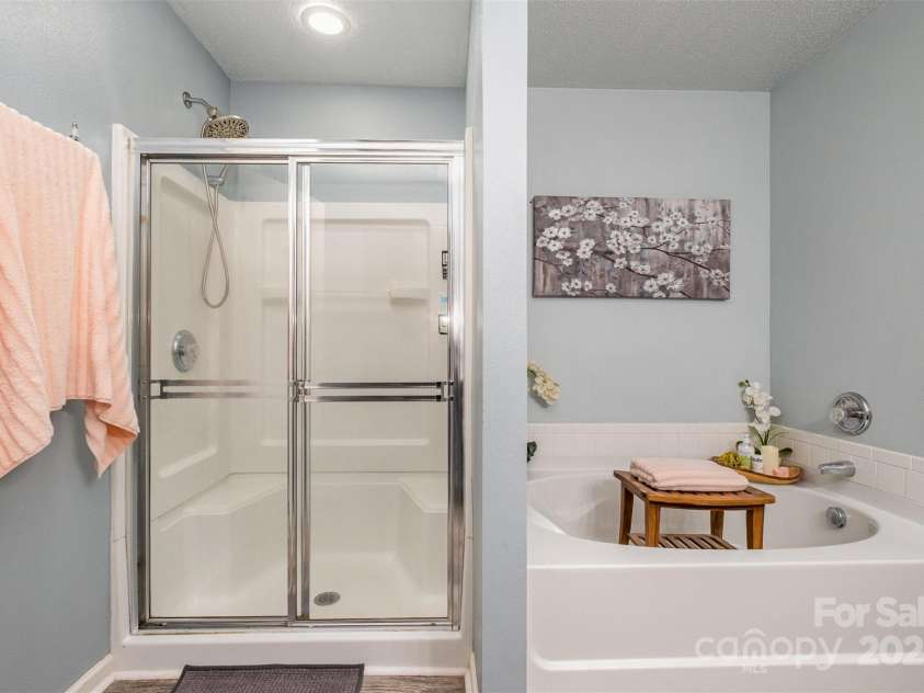 6602 Fawn View Drive, Charlotte, NC 28216.  MLS# CAR4280178, YatesRealty ID 26710. 