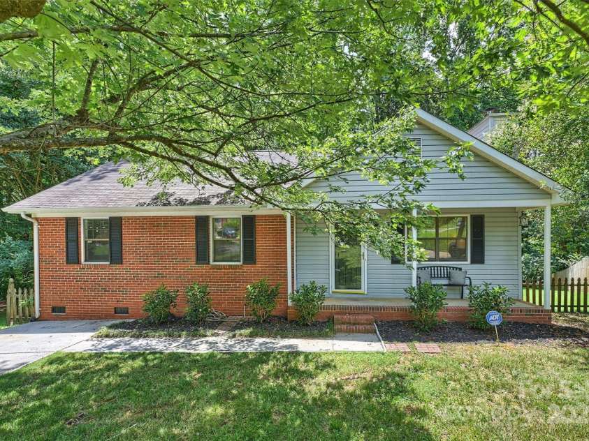 6115 Coltswood Court, Charlotte, NC 28211.  MLS# CAR4271652, YatesRealty ID 26711. 