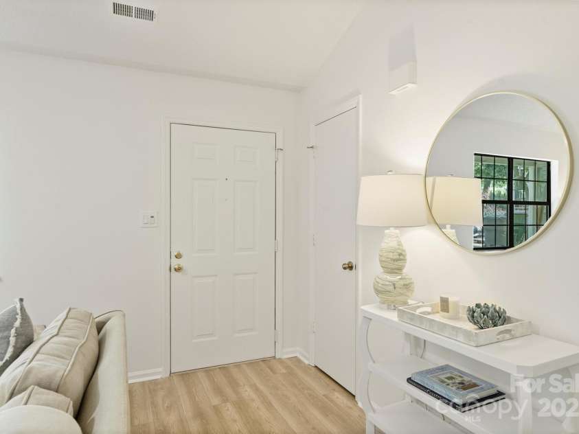 6115 Coltswood Court, Charlotte, NC 28211.  MLS# CAR4271652, YatesRealty ID 26711. 