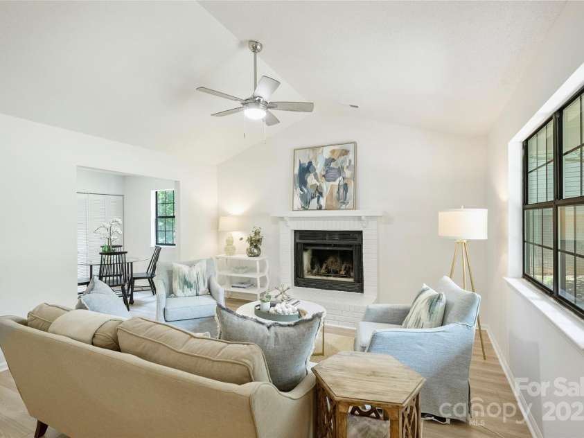 6115 Coltswood Court, Charlotte, NC 28211.  MLS# CAR4271652, YatesRealty ID 26711. 