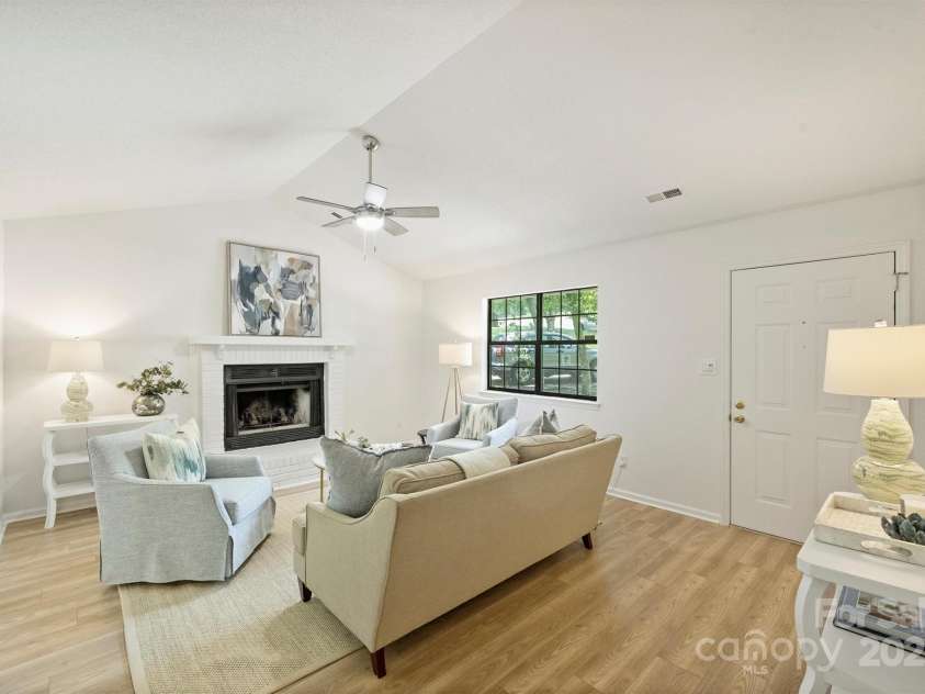 6115 Coltswood Court, Charlotte, NC 28211.  MLS# CAR4271652, YatesRealty ID 26711. 