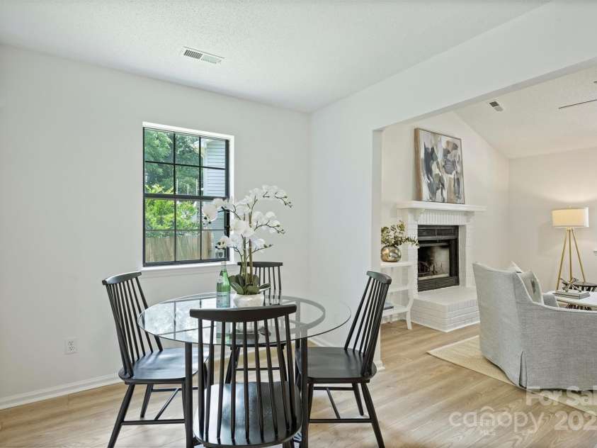 6115 Coltswood Court, Charlotte, NC 28211.  MLS# CAR4271652, YatesRealty ID 26711. 