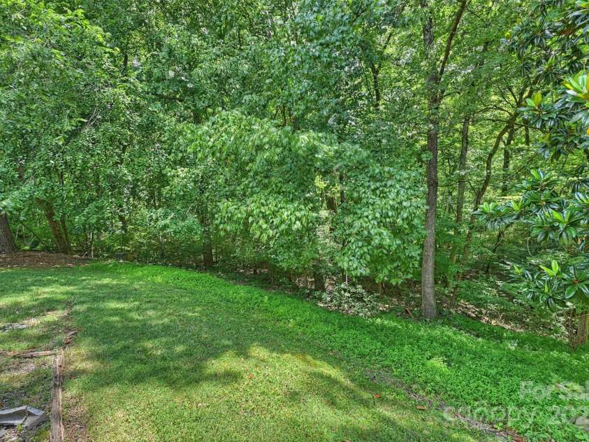 6115 Coltswood Court, Charlotte, NC 28211.  MLS# CAR4271652, YatesRealty ID 26711. 