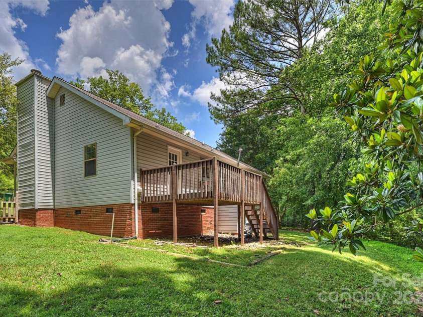 6115 Coltswood Court, Charlotte, NC 28211.  MLS# CAR4271652, YatesRealty ID 26711. 