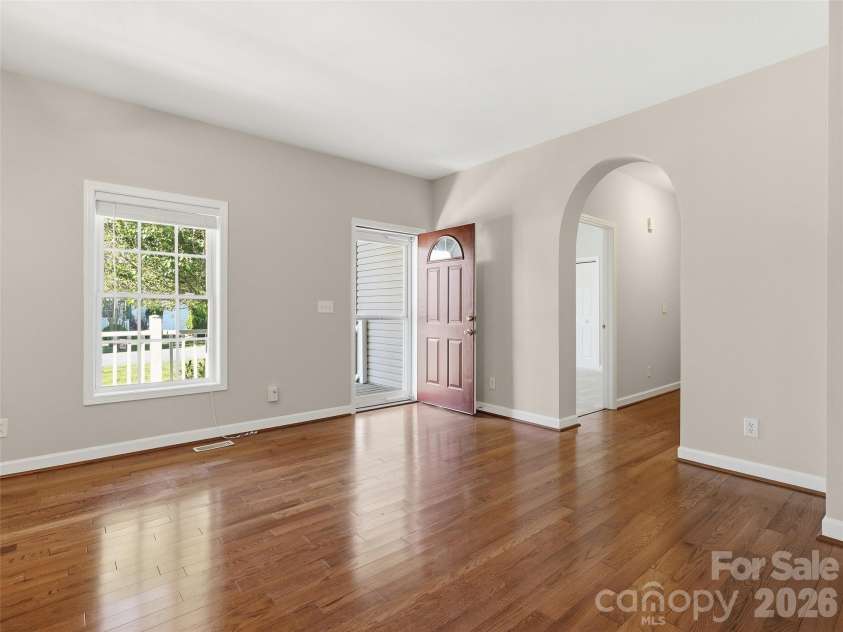209 Beechnut Drive, Hendersonville, NC 28739.  MLS# CAR4379804, YatesRealty ID 26712. 