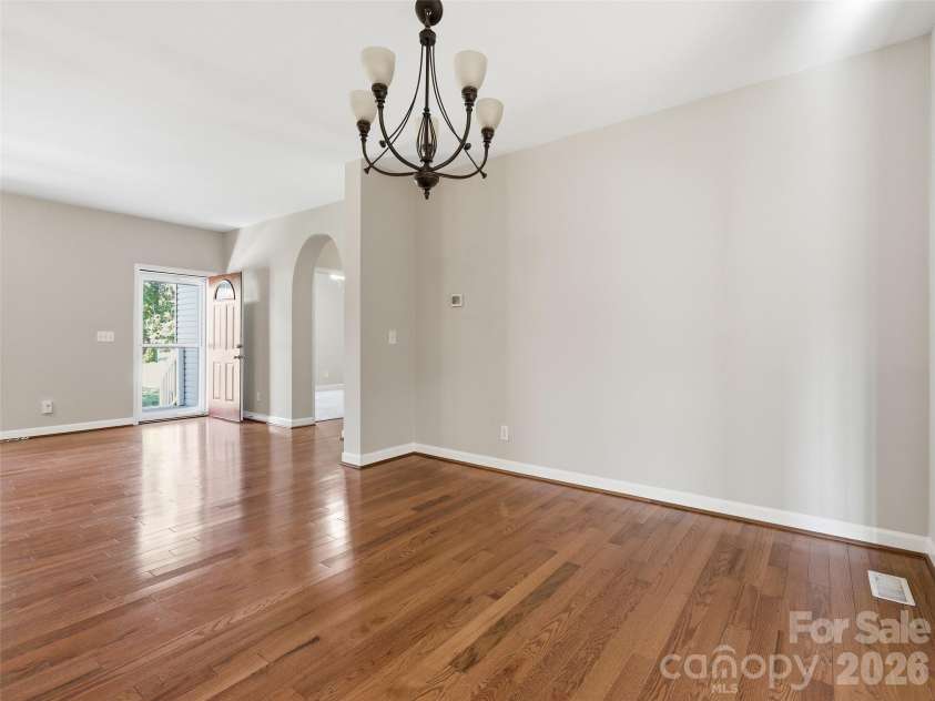 209 Beechnut Drive, Hendersonville, NC 28739.  MLS# CAR4379804, YatesRealty ID 26712. 