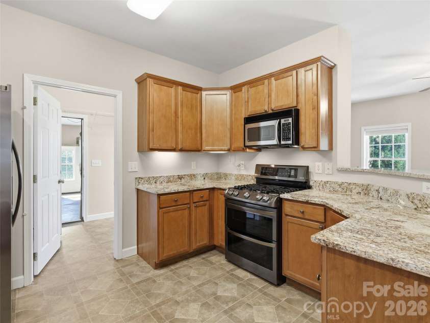 209 Beechnut Drive, Hendersonville, NC 28739.  MLS# CAR4379804, YatesRealty ID 26712. 