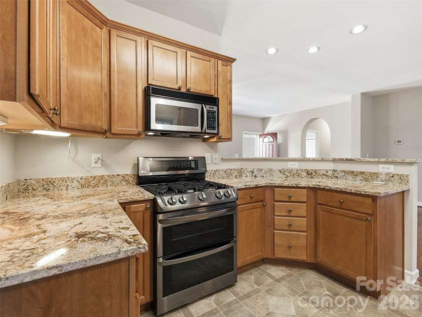 209 Beechnut Drive, Hendersonville, NC 28739.  MLS# CAR4379804, YatesRealty ID 26712. 