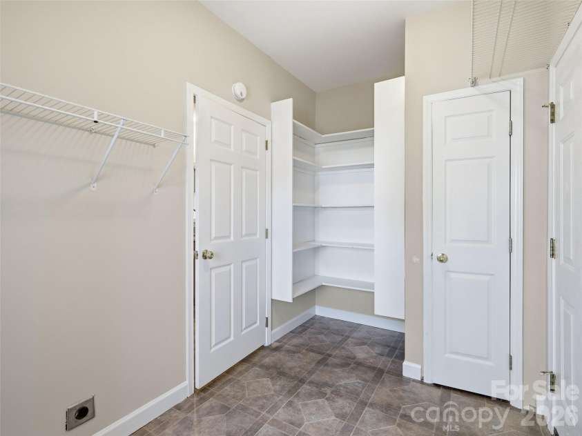 209 Beechnut Drive, Hendersonville, NC 28739.  MLS# CAR4379804, YatesRealty ID 26712. 
