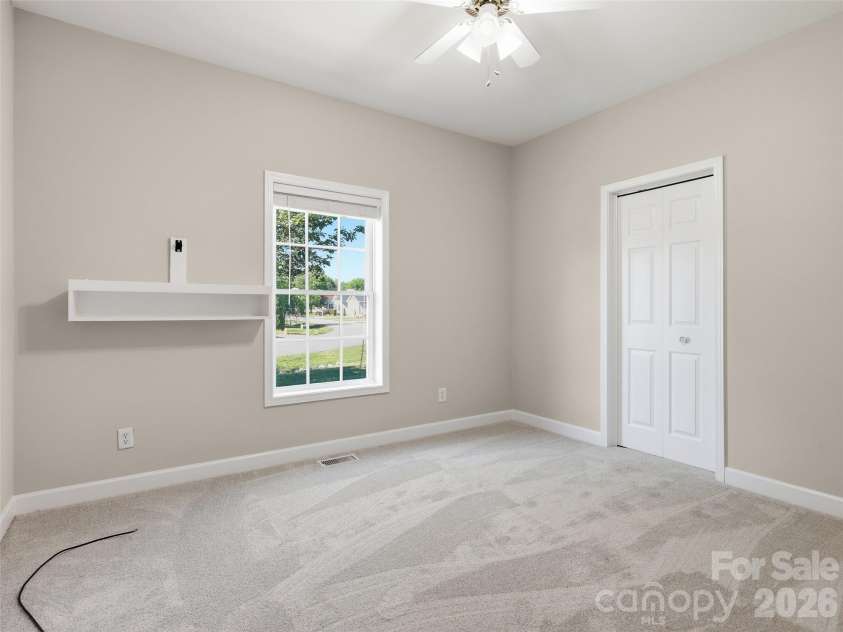 209 Beechnut Drive, Hendersonville, NC 28739.  MLS# CAR4379804, YatesRealty ID 26712. 