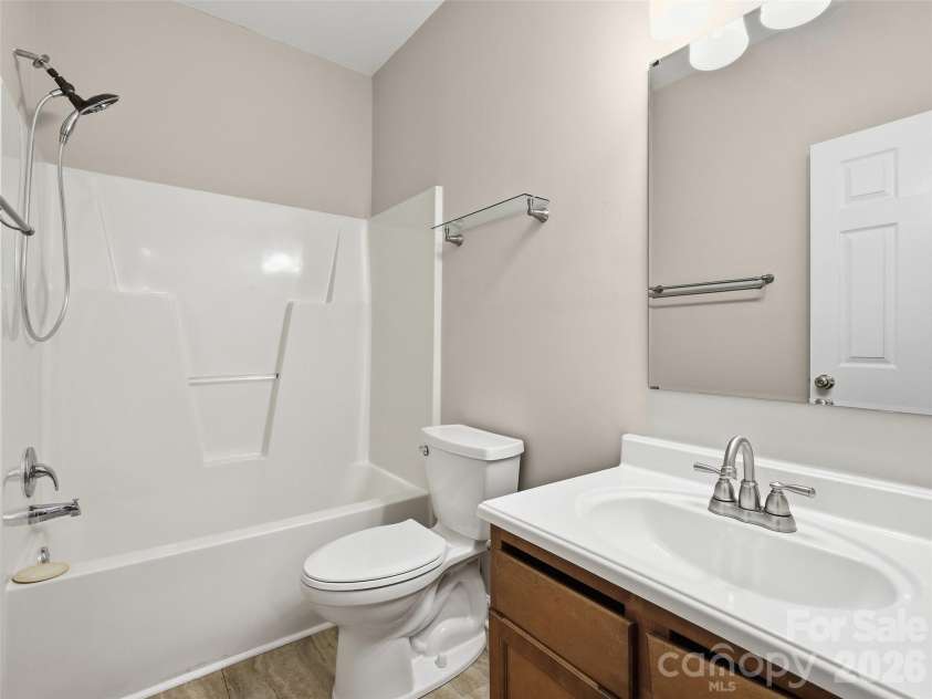 209 Beechnut Drive, Hendersonville, NC 28739.  MLS# CAR4379804, YatesRealty ID 26712. 