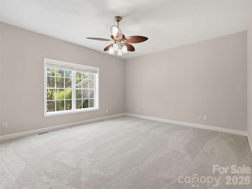 209 Beechnut Drive, Hendersonville, NC 28739.  MLS# CAR4379804, YatesRealty ID 26712. 