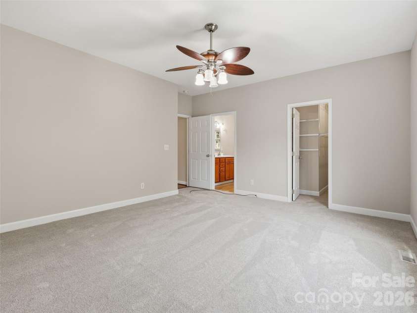 209 Beechnut Drive, Hendersonville, NC 28739.  MLS# CAR4379804, YatesRealty ID 26712. 