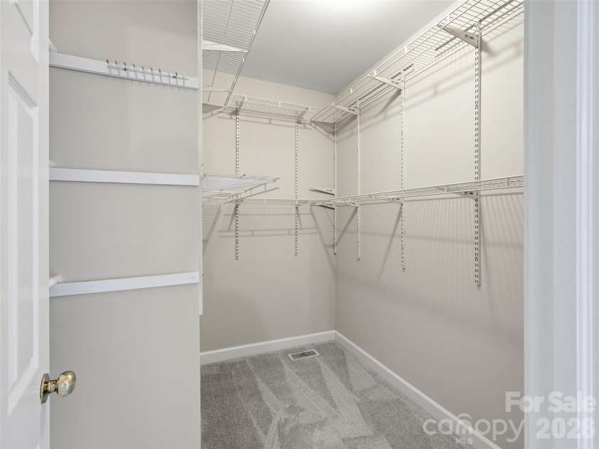 209 Beechnut Drive, Hendersonville, NC 28739.  MLS# CAR4379804, YatesRealty ID 26712. 