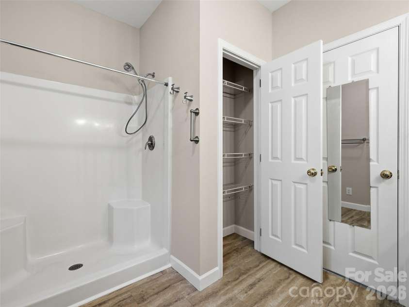 209 Beechnut Drive, Hendersonville, NC 28739.  MLS# CAR4379804, YatesRealty ID 26712. 