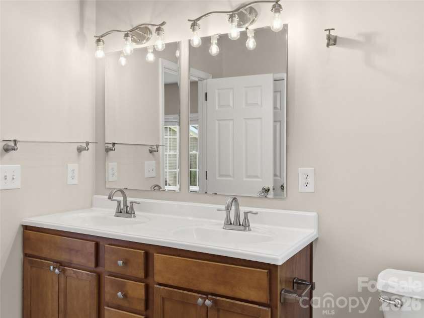 209 Beechnut Drive, Hendersonville, NC 28739.  MLS# CAR4379804, YatesRealty ID 26712. 