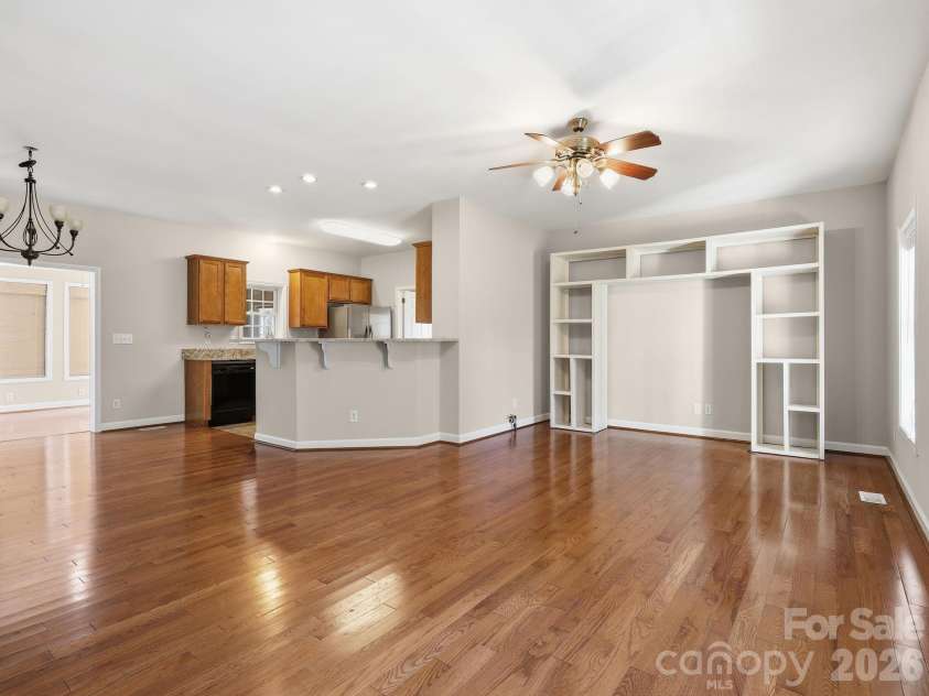 209 Beechnut Drive, Hendersonville, NC 28739.  MLS# CAR4379804, YatesRealty ID 26712. 