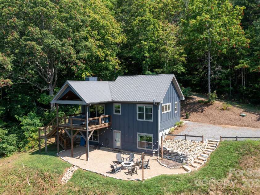 54 Weldon Way, Fairview, NC 28730.  MLS# CAR4279261, YatesRealty ID 26712. Beautiful Like-New Build