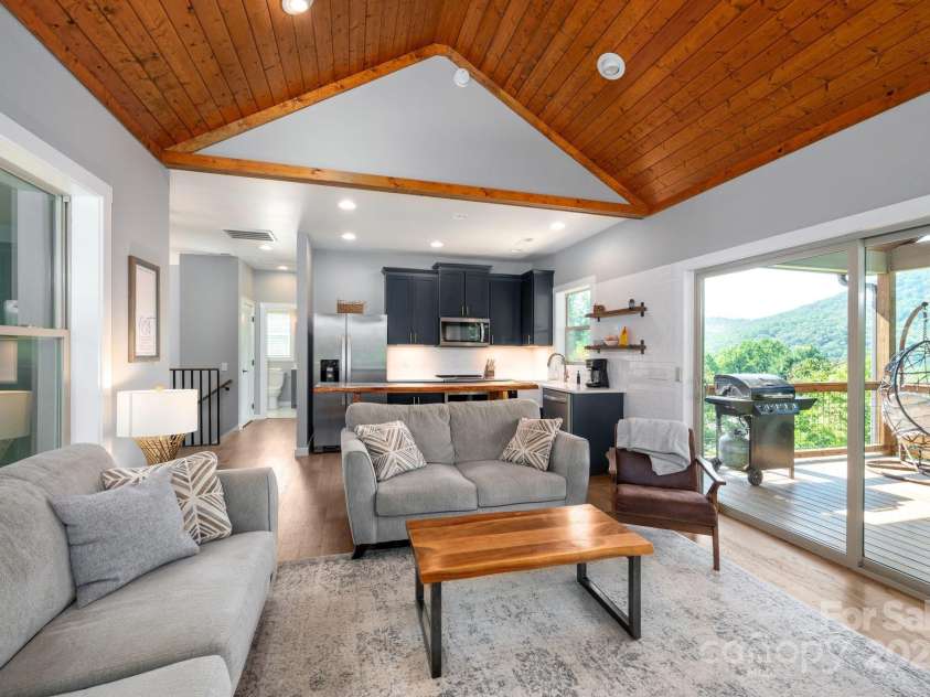 54 Weldon Way, Fairview, NC 28730.  MLS# CAR4279261, YatesRealty ID 26712. Open Living at it's Finest