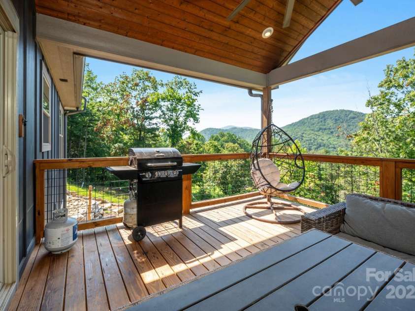 54 Weldon Way, Fairview, NC 28730.  MLS# CAR4279261, YatesRealty ID 26712. Stunning Modern Mountain Chalet in Beautiful Fairview Mountains