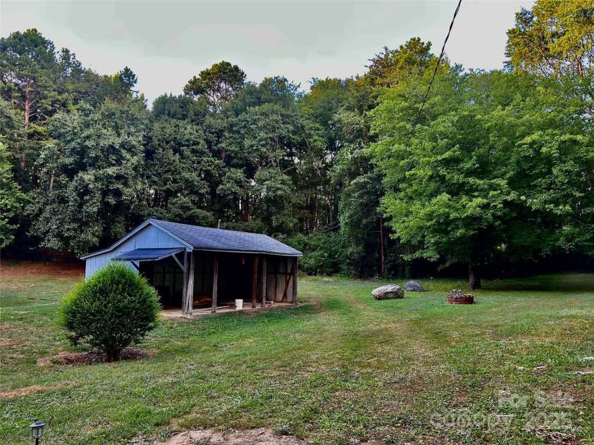 123 Riverside Drive, Mount Holly, NC 28120.  MLS# CAR4281591, YatesRealty ID 26713. 