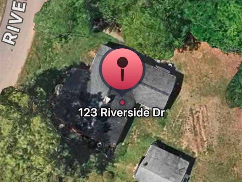 123 Riverside Drive, Mount Holly, NC 28120.  MLS# CAR4281591, YatesRealty ID 26713. 