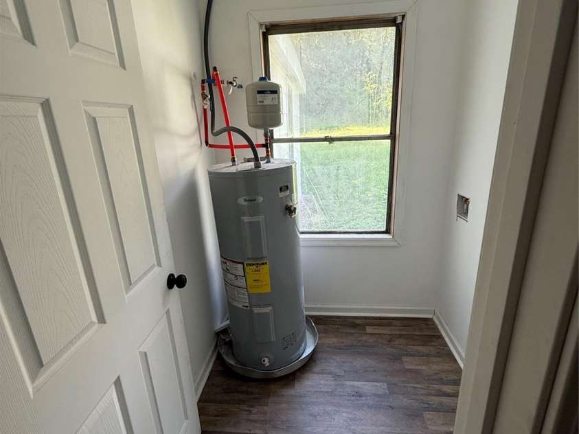 123 Riverside Drive, Mount Holly, NC 28120.  MLS# CAR4281591, YatesRealty ID 26713. 