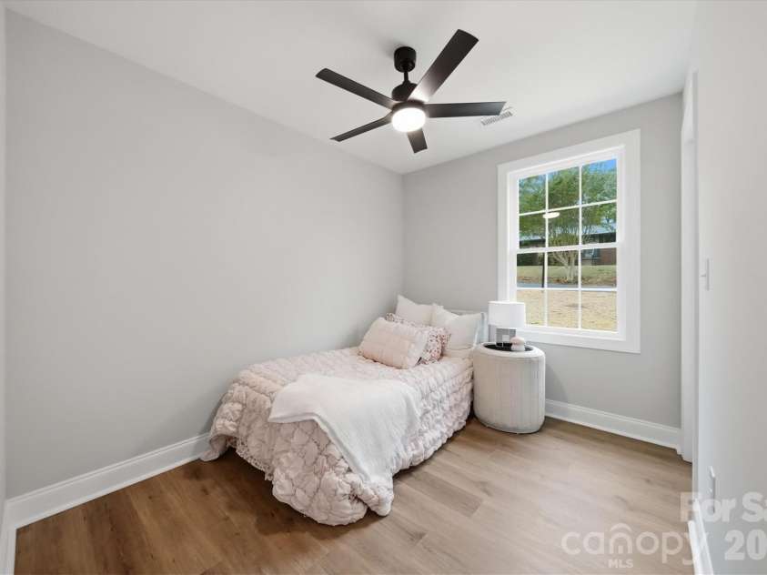 1298 18th Street, Hickory, NC 28601.  MLS# CAR4362570, YatesRealty ID 26714. 