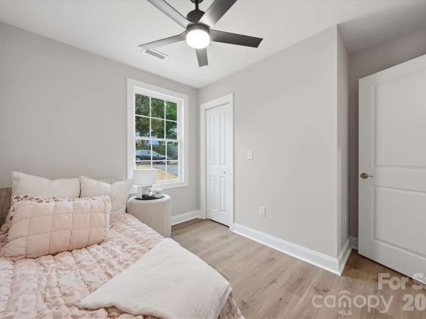 1298 18th Street, Hickory, NC 28601.  MLS# CAR4362570, YatesRealty ID 26714. 