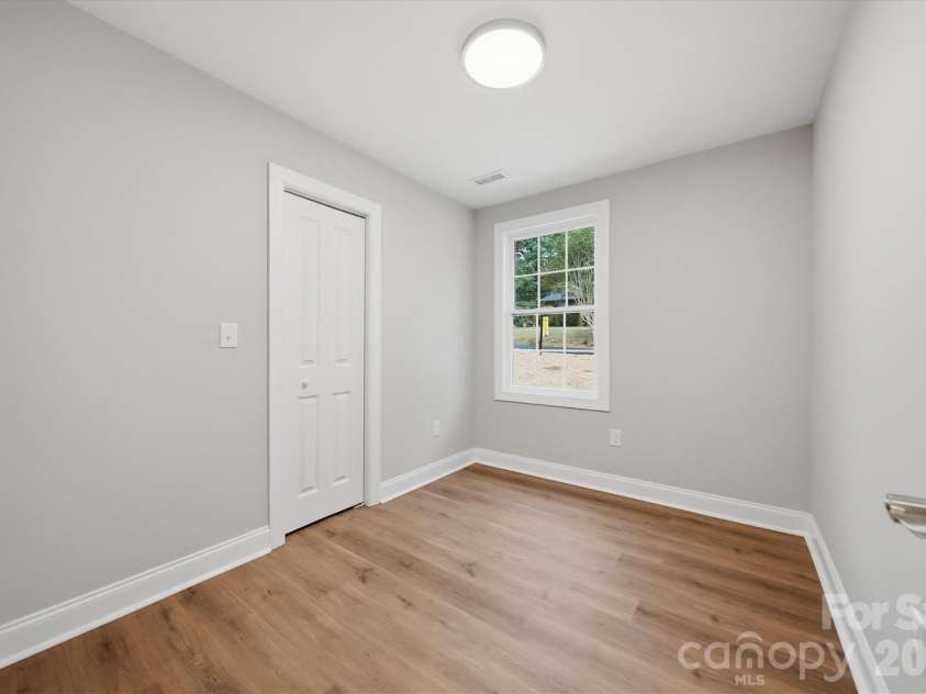 1298 18th Street, Hickory, NC 28601.  MLS# CAR4362570, YatesRealty ID 26714. 