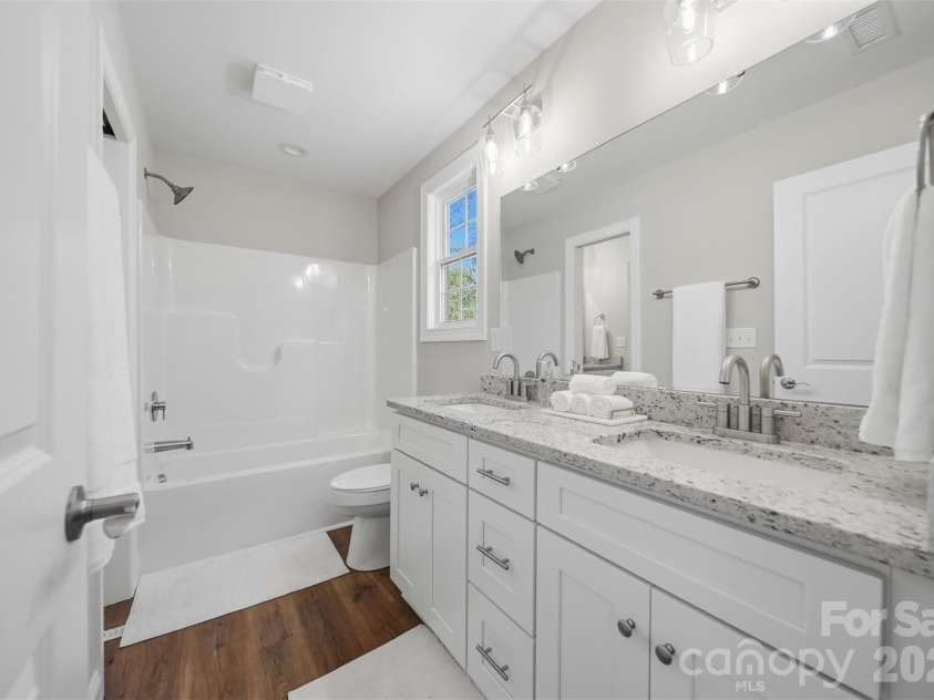1298 18th Street, Hickory, NC 28601.  MLS# CAR4362570, YatesRealty ID 26714. 