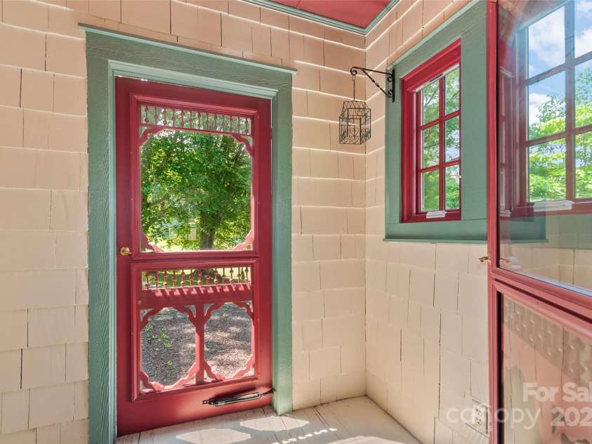 419 Country Club Drive, Waynesville, NC 28786.  MLS# CAR4278038, YatesRealty ID 26714. 