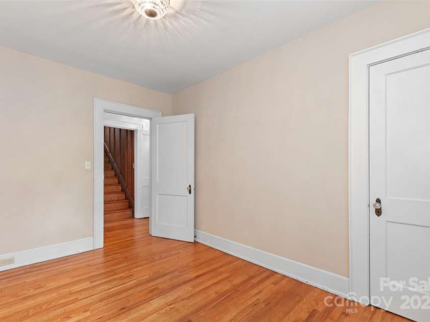 419 Country Club Drive, Waynesville, NC 28786.  MLS# CAR4278038, YatesRealty ID 26714. 