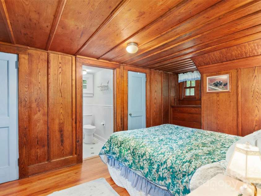 419 Country Club Drive, Waynesville, NC 28786.  MLS# CAR4278038, YatesRealty ID 26714. 