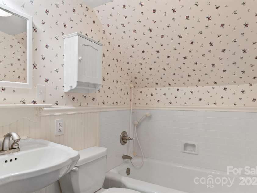 419 Country Club Drive, Waynesville, NC 28786.  MLS# CAR4278038, YatesRealty ID 26714. 